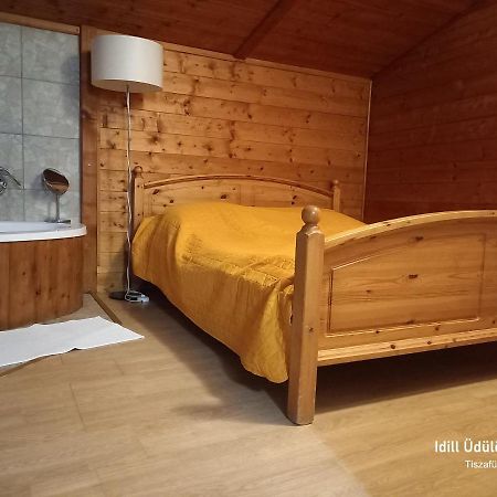 Vila Idill Ueduelohaz Tiszafüred Exteriér fotografie