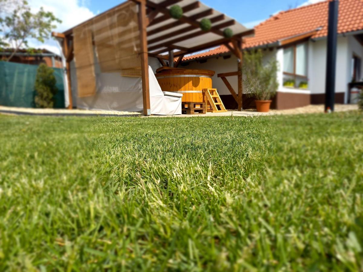 Vila Idill Ueduelohaz Tiszafüred Exteriér fotografie