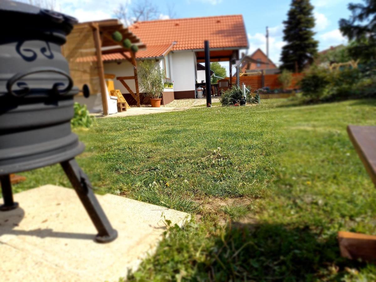 Vila Idill Ueduelohaz Tiszafüred Exteriér fotografie