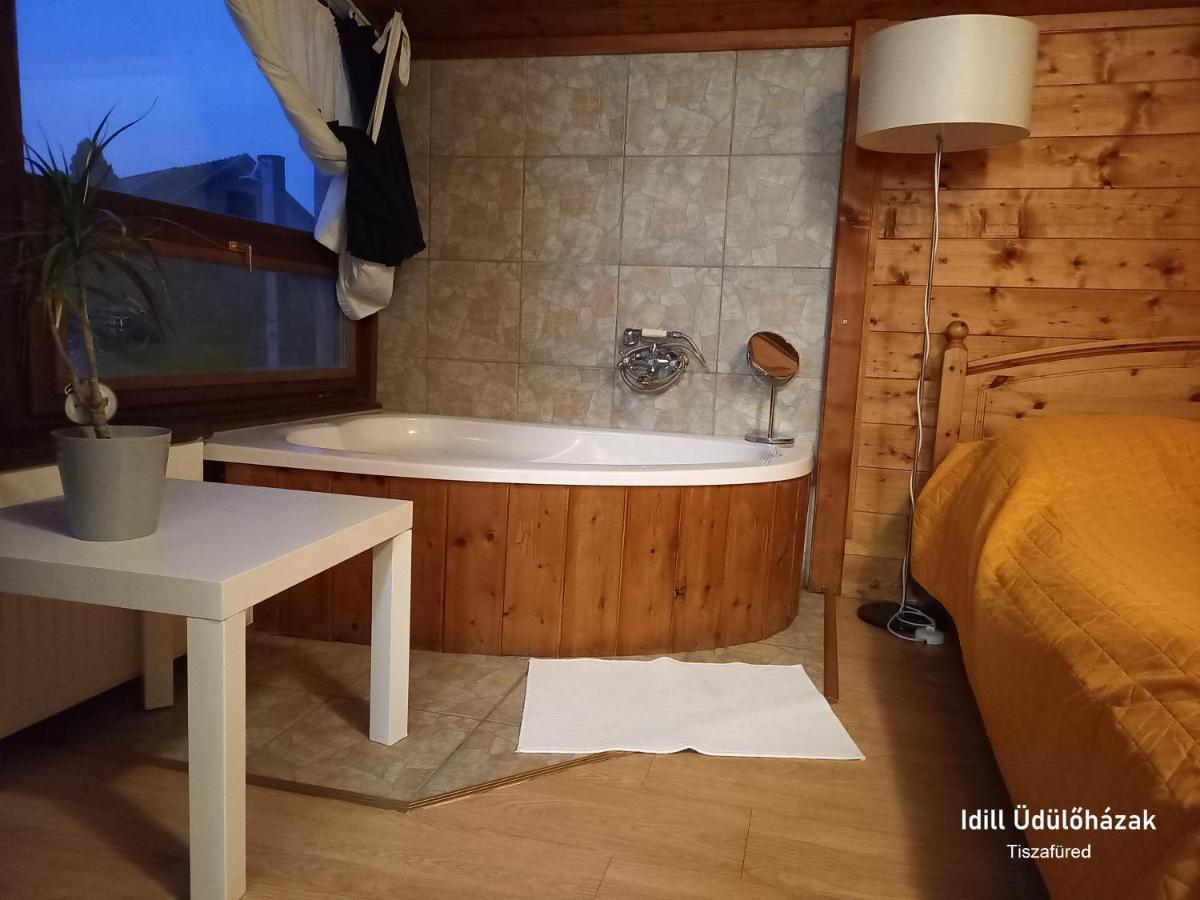 Vila Idill Ueduelohaz Tiszafüred Exteriér fotografie
